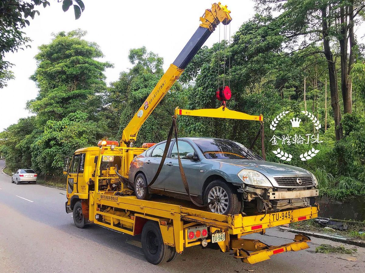 高雄道路救援-跌落水溝吊桿吊掛特殊作業